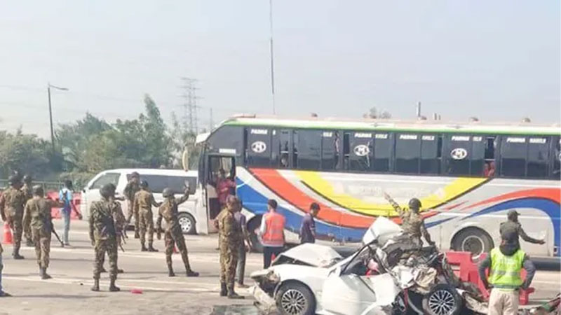 মাওয়া এক্সপ্রেসওয়ের টোল প্লাজায় বাসের ধাক্কা, নিহত ৬