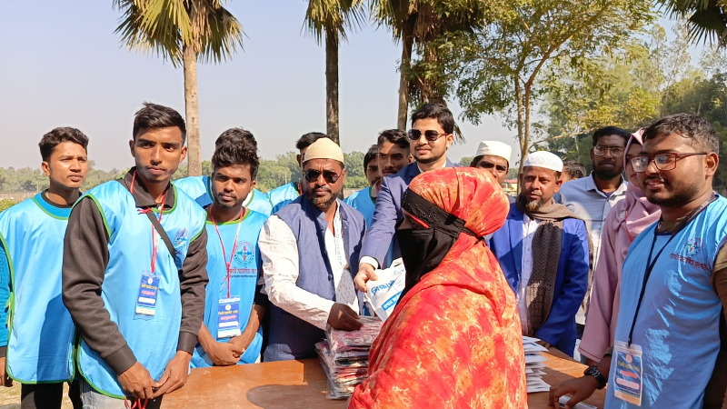 দুই টাকায় উষ্ণতার আমেজ ছড়ালো শিক্ষার্থী সহযোগিতা সংগঠন