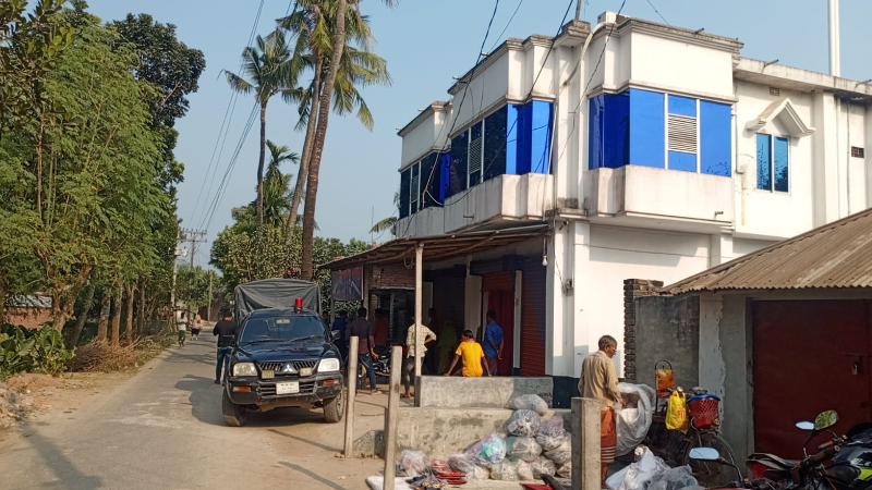 মেহেরপুরে পড়ে থাকা বোমায় লাথি, বিকট শব্দে বিস্ফোরণ