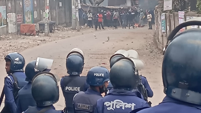 বেক্সিমকো শ্রমিকদের মহাসড়ক অবরোধ, ধাওয়া-পাল্টা ধাওয়া