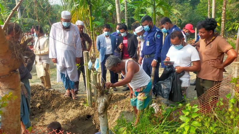 গুলিবিদ্ধ শিবির কর্মীর কবরে মিলল বুলেট