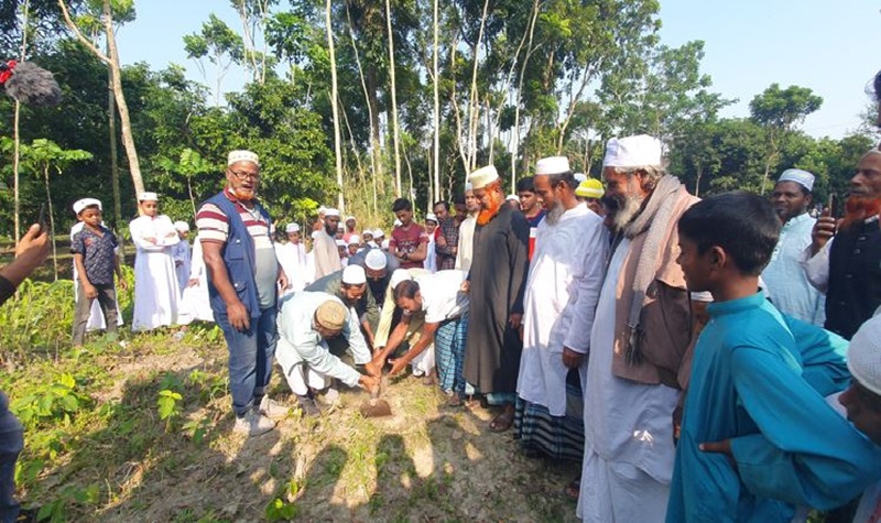 ঝিকরগাছায় উদ্ভাবক মিজানের স্বপ্নের মডেল মসজিদ নির্মাণ কাজ শুরু