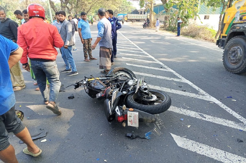 রাজশাহীতে বাস চাপায় একই পরিবারের ৩ জন নিহত