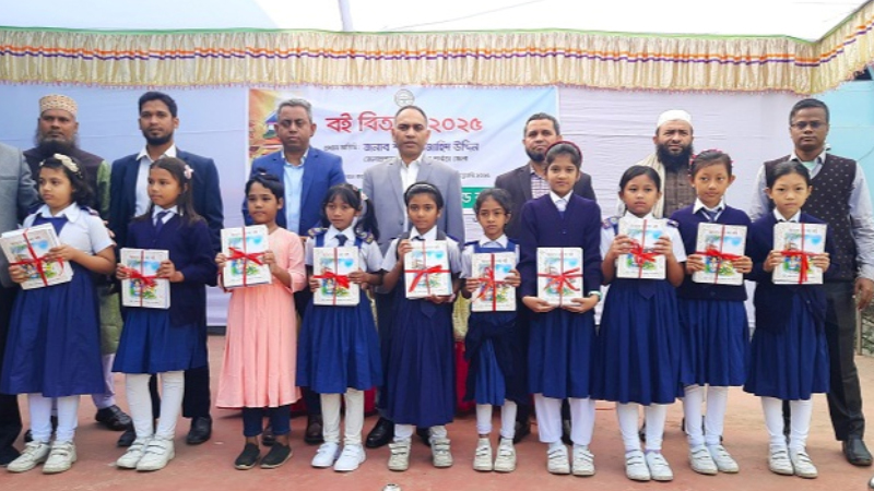 বান্দরবানে ক্ষুদ্র নৃগোষ্ঠীর ভাষার বই বিতরণ কার্যক্রম শুরু