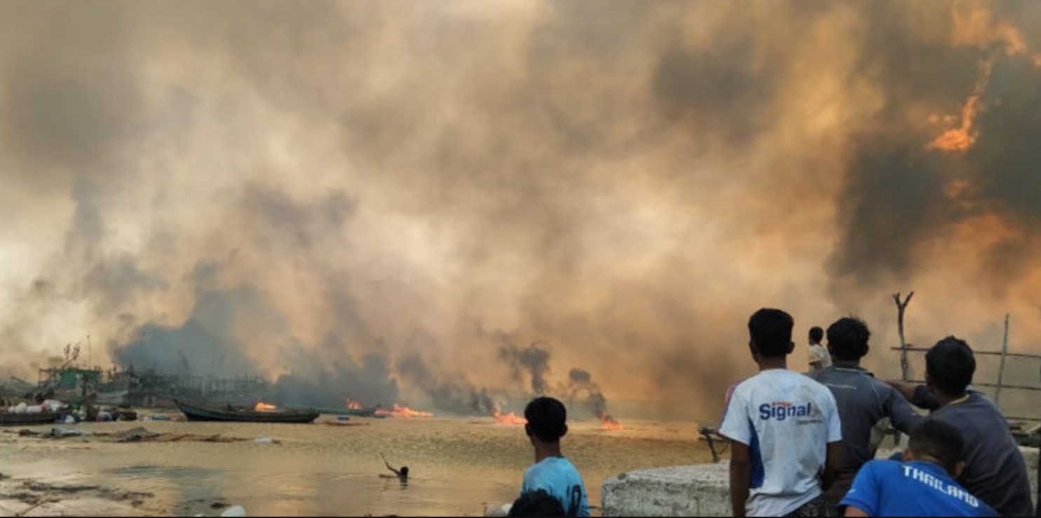 রাখাইনে জান্তার বিমান হামলায় শিশুসহ নিহত ৪০