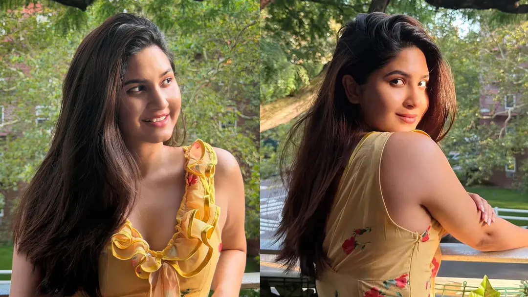 স্লিভলেসে ক্যামেরাবন্দি স্পর্শিয়া