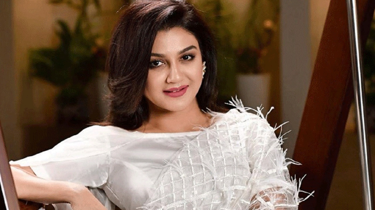 ফিট থাকতে সবজি চাষেই ভরসা জয়া আহসানের
