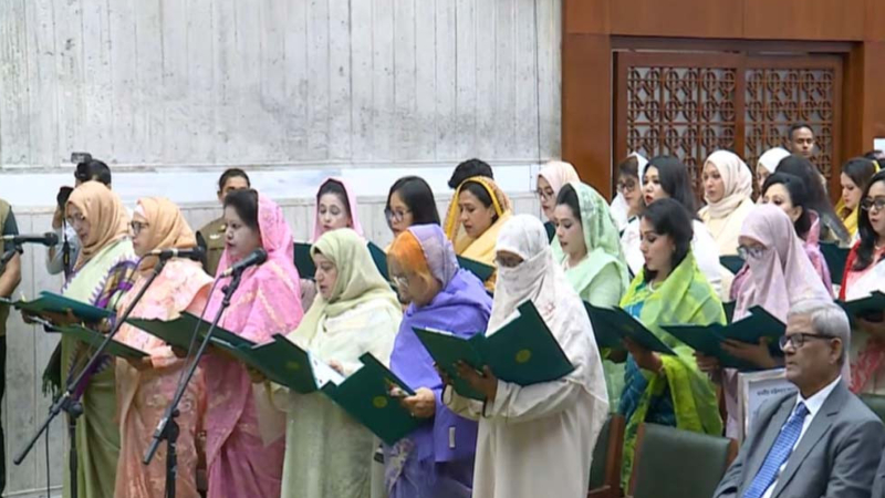 শপথ নিলেন সংরক্ষিত নারী আসনের ৪৯ এমপি