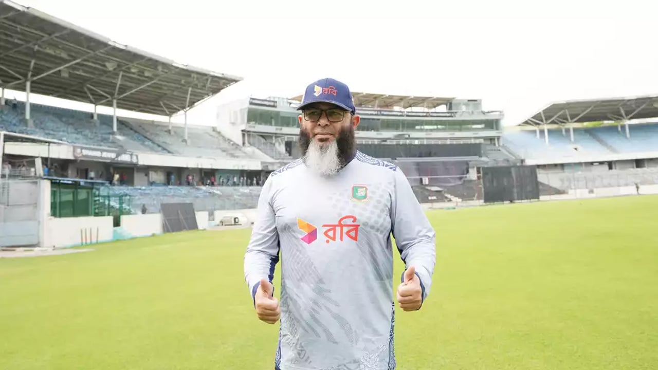 আফগানিস্তানের বিপক্ষে টেস্টে স্পিনারদের বড় ভূমিকা দেখছেন মুশতাক